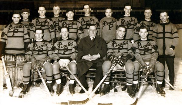 The 1925-26 Pittsburgh Pirates hockey team. | Photo Credit: pittsburghhockey.net