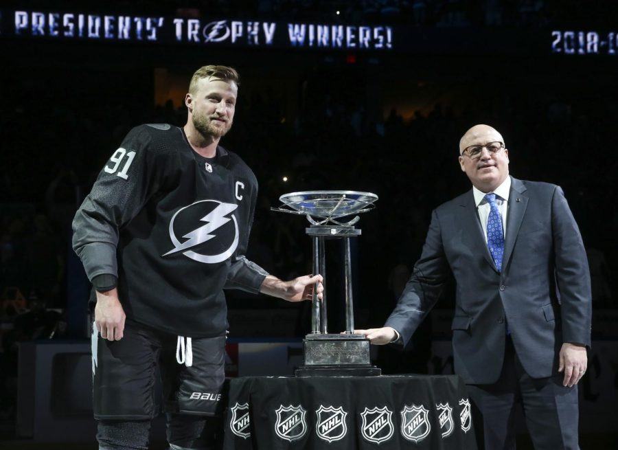 NHL+Deputy+Commissioner+Bill+Daly+%28right%29+presents+Tampa+Bay+Lightning+captain+Steven+Stamkos+%28left%29+with+the+Presidents+Trophy.+Photo+Credit%3A+Dirk+Shadd%2FTampa+Bay+Times